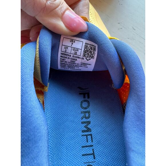 Saucony yellow Guide 15 Running Shoe - Women's size 7 - Picture 9 of 11